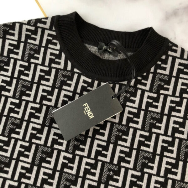Fendi T-Shirt - Image 7