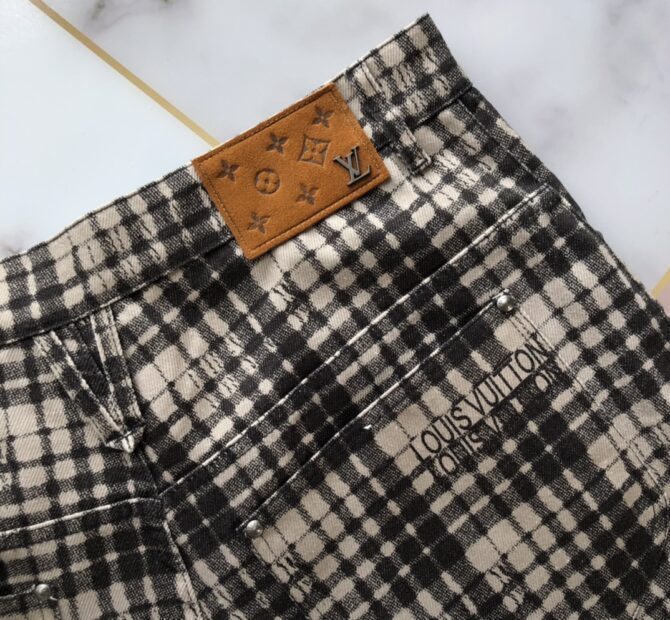 LV Short - Image 8