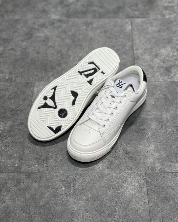 LV Charlie - Image 9