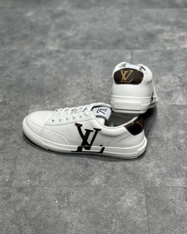 LV Charlie - Image 8