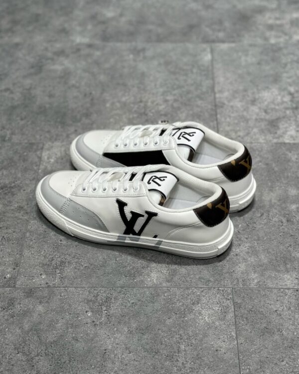 LV Charlie - Image 7