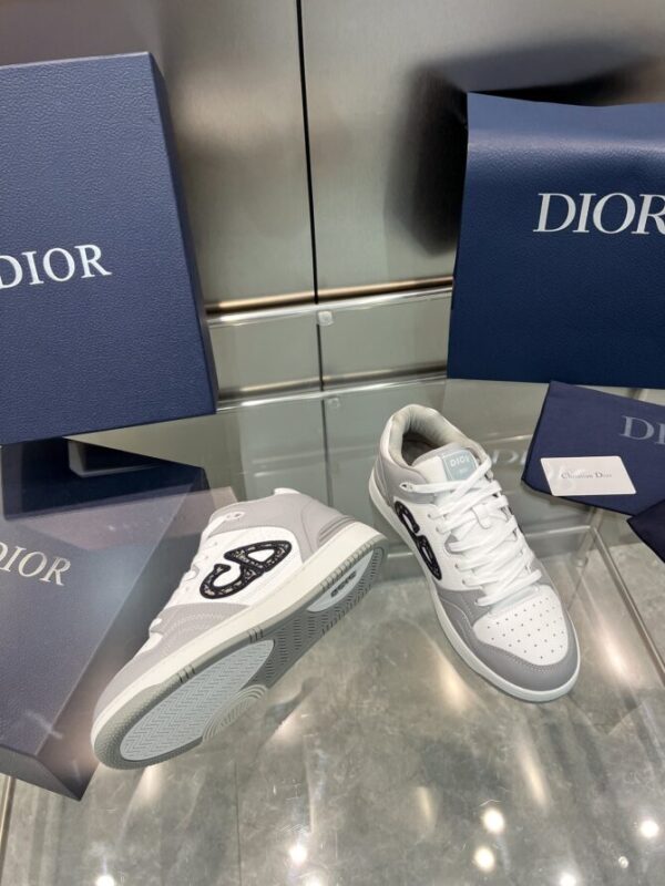 Dior Sneaker - Image 3