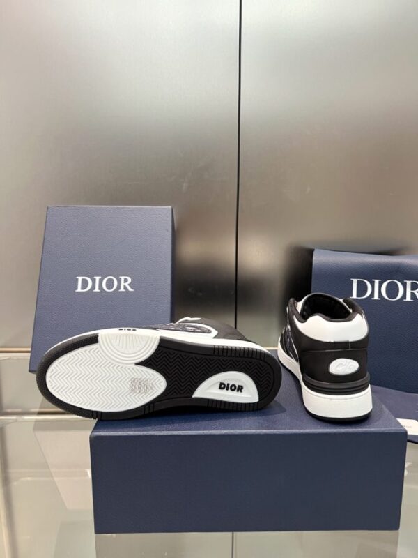 Dior Sneaker - Image 4
