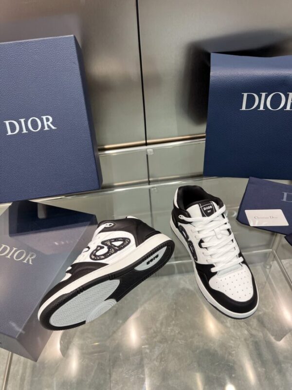 Dior Sneaker - Image 3