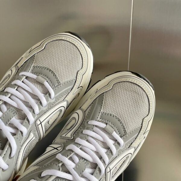 Dior Sneaker - Image 5