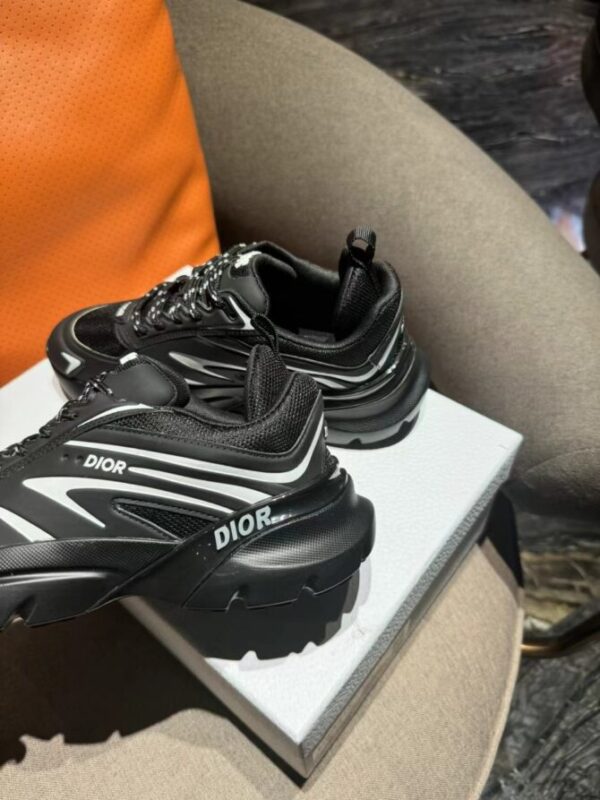 Dior Sneaker - Image 4
