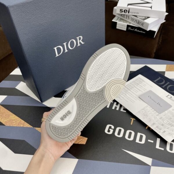 Dior Sneaker - Image 3