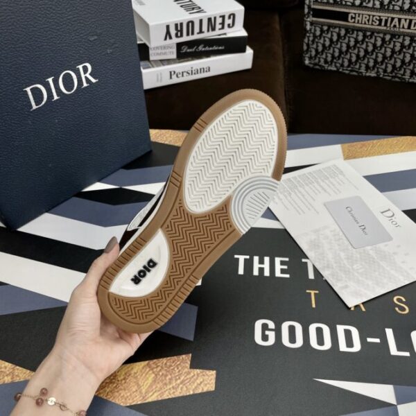 Dior Sneaker - Image 3
