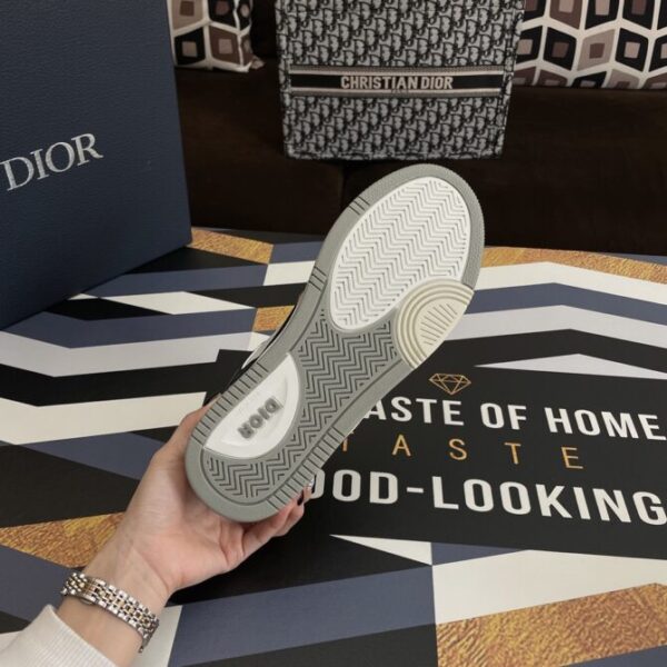Dior Sneaker - Image 9