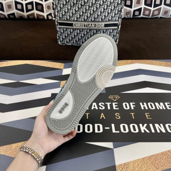 Dior Sneaker - Image 3
