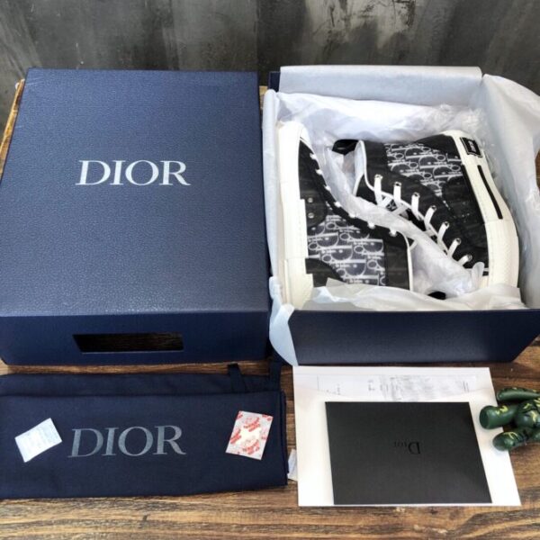 Dior Sneaker - Image 3