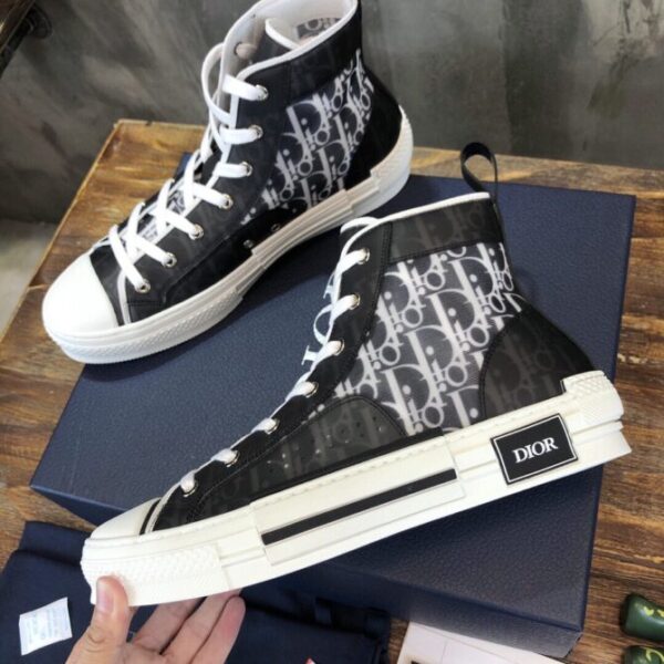 Dior Sneaker - Image 9