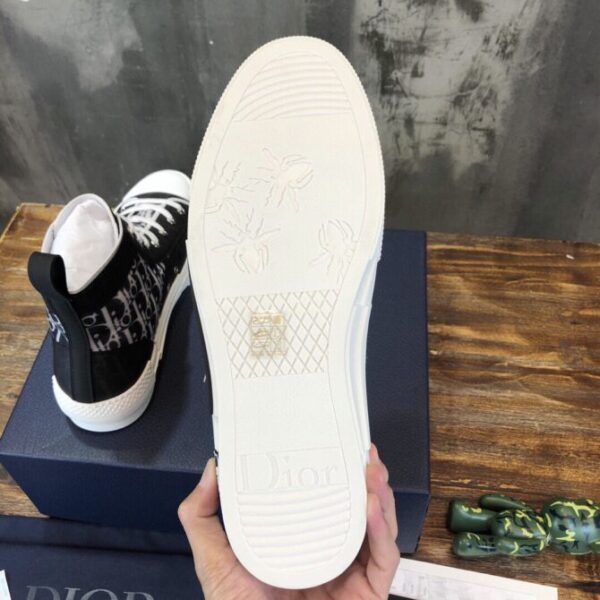 Dior Sneaker - Image 4