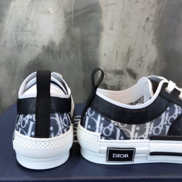 Dior Sneaker - Image 3