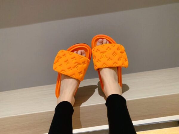 LV Slides - Image 8
