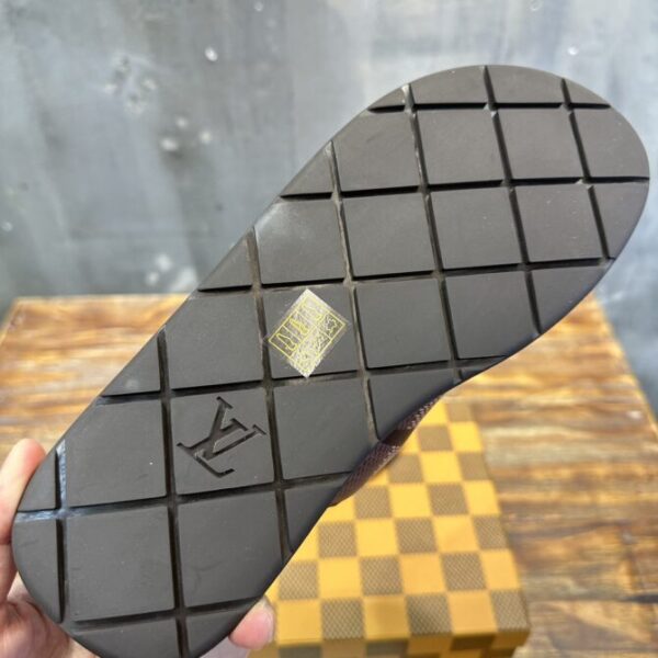 LV Slides - Image 6