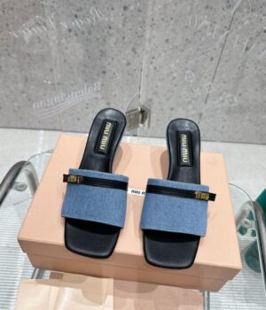 MIU MIU Slides