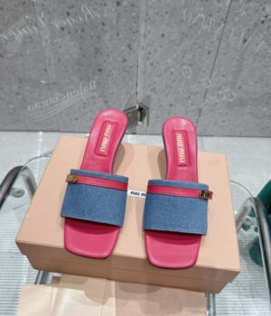 MIU MIU Slides