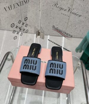 MIU MIU Slides