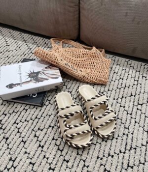 BOTTEGA VENETA Slides
