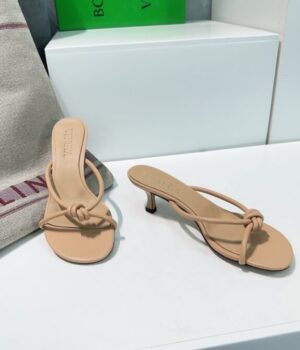 BOTTEGA VENETA Slides