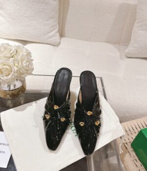 BOTTEGA VENETA Slides