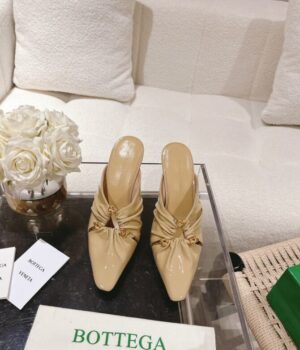 BOTTEGA VENETA Slides