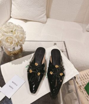 BOTTEGA VENETA Slides