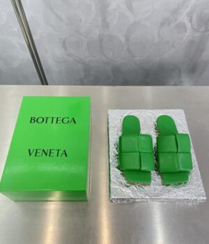 BOTTEGA VENETA Slides