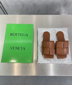 BOTTEGA VENETA Slides