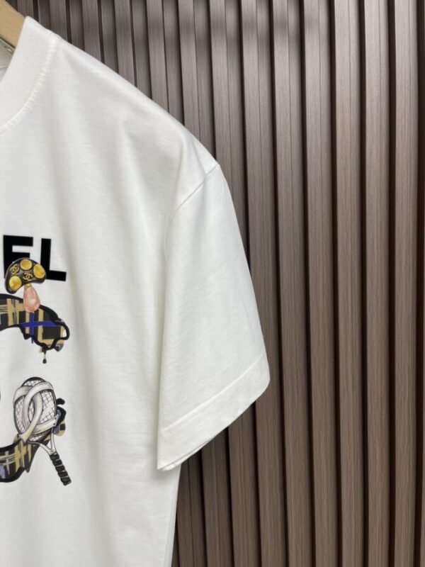 CHANEL T-Shirt - Image 4