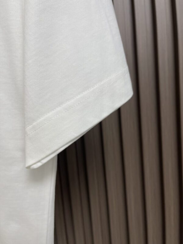 CHANEL T-Shirt - Image 7