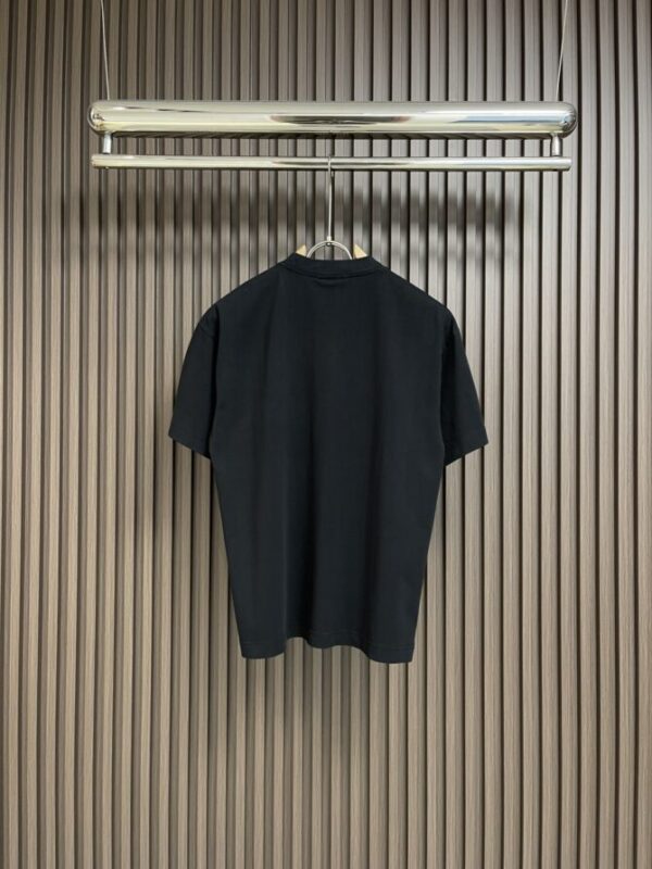 CHANEL T-Shirt - Image 2