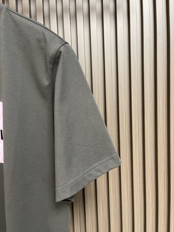 CHANEL T-Shirt - Image 4