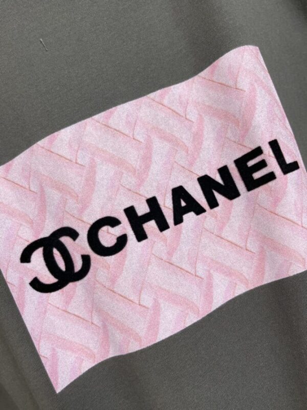 CHANEL T-Shirt - Image 7