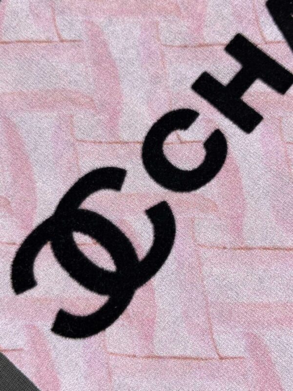 CHANEL T-Shirt - Image 9