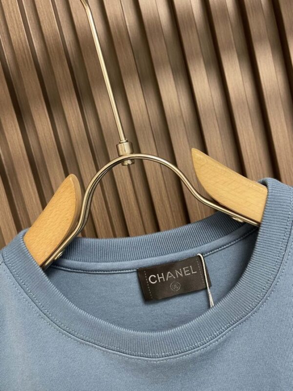 CHANEL T-Shirt - Image 3