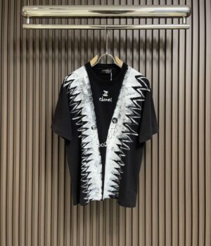 CHANEL T-Shirt