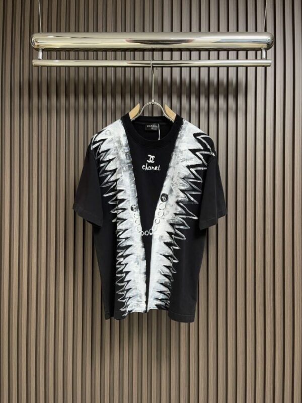 CHANEL T-Shirt