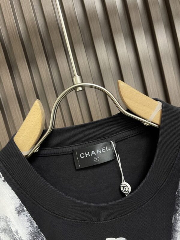 CHANEL T-Shirt - Image 5