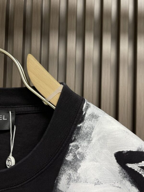 CHANEL T-Shirt - Image 6