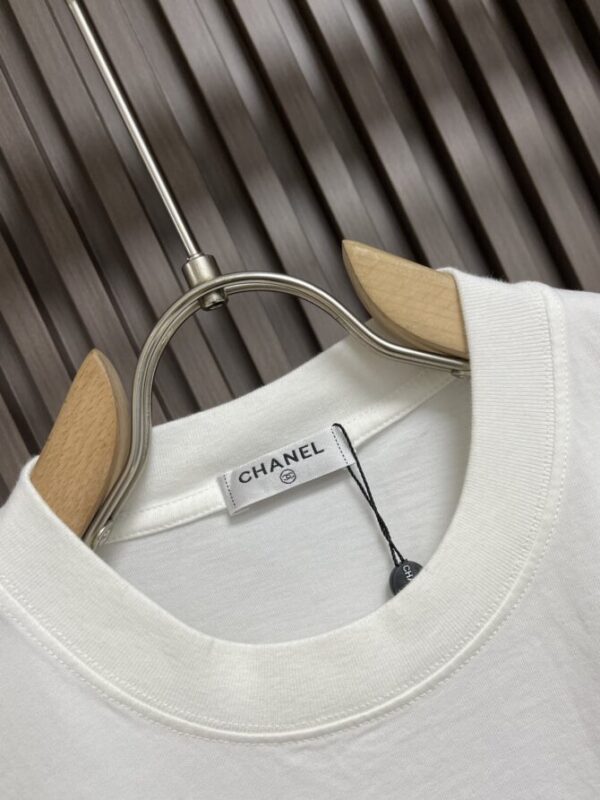 CHANEL T-Shirt - Image 3