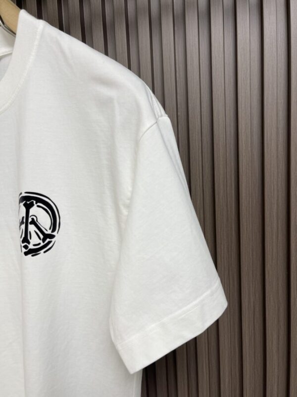 CHANEL T-Shirt - Image 4