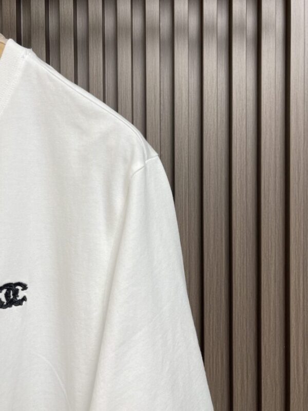 CHANEL T-Shirt - Image 3