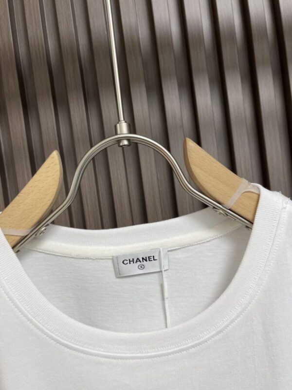 CHANEL T-Shirt - Image 5