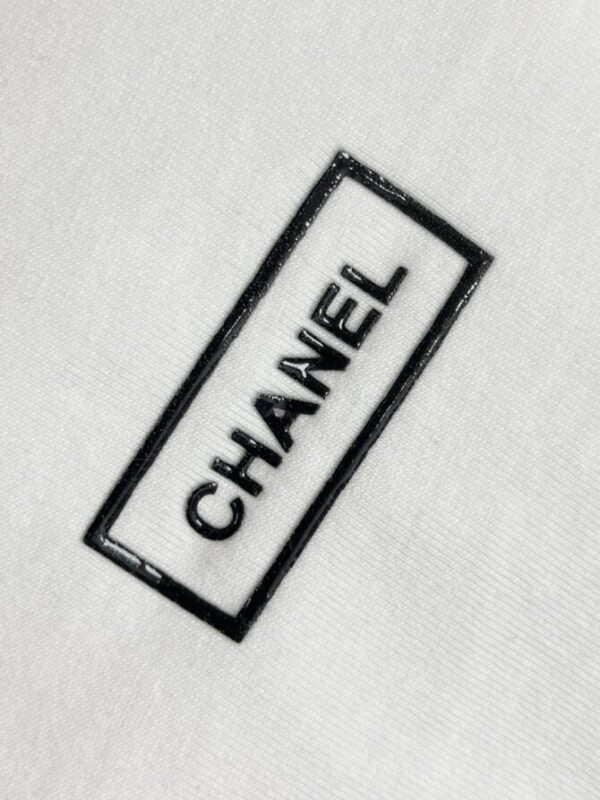 CHANEL T-Shirt - Image 7