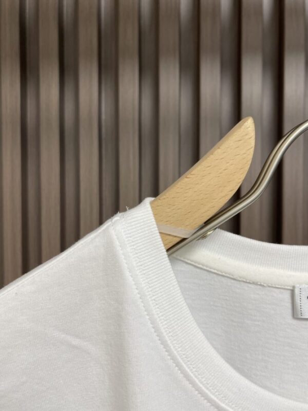 CHANEL T-Shirt - Image 8