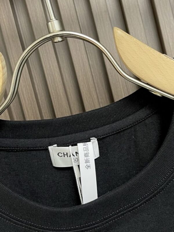CHANEL T-Shirt - Image 5