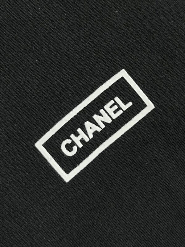 CHANEL T-Shirt - Image 7