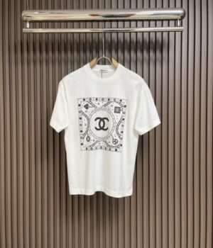 CHANEL T-Shirt